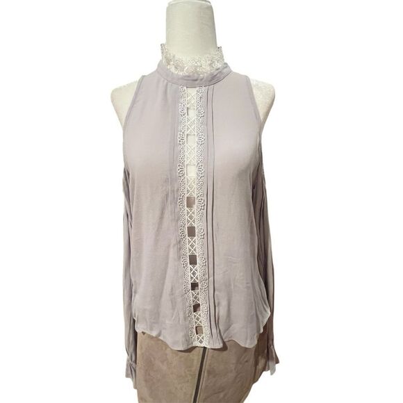 NWOT women's endless rose size small cut out shoulder blouse with lace detail‎ - Picture 1 of 5